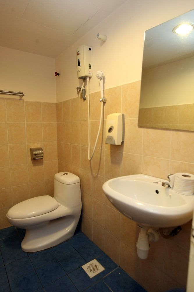 Uptown Kajang Hotel Family Triple Room 5