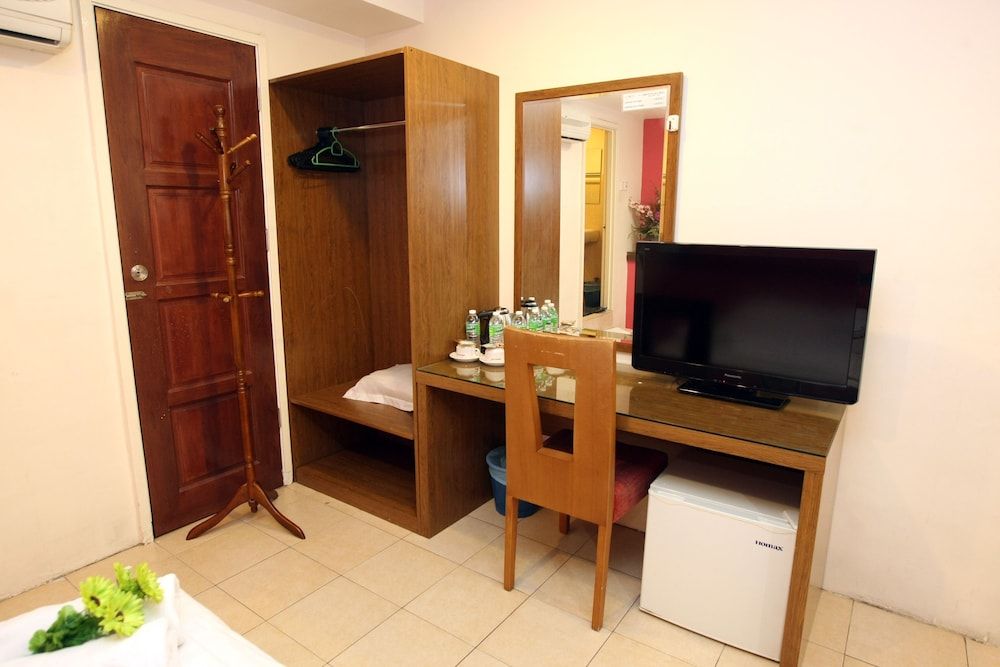 Uptown Kajang Hotel Family Triple Room 8