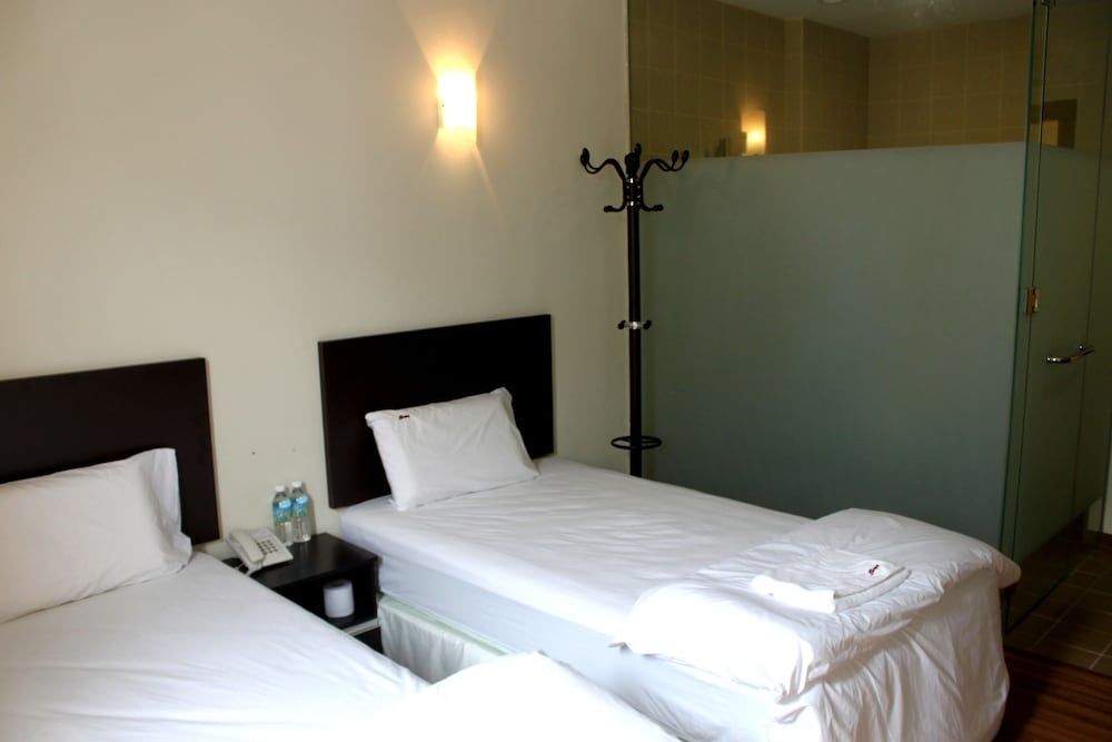 undefined Sens Hotel 2