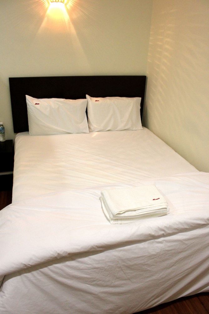 undefined Sens Hotel 6