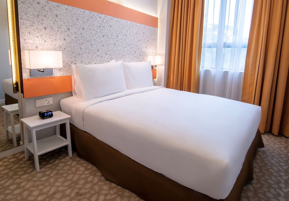 Holiday Inn Express & Suites Johor Bahru by IHG Standard Room, 1 Queen Bed 3