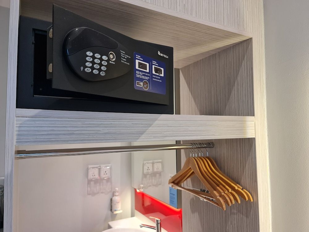 Holiday Inn Express & Suites Johor Bahru by IHG Standard Room, 1 Queen Bed 12