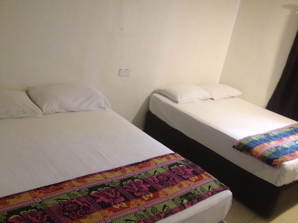 undefined OYO 90273 Mz Hotel 6