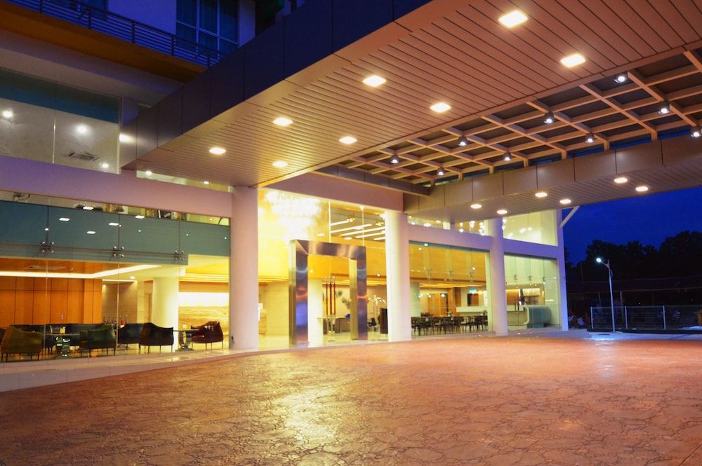 undefined V8 Hotel 2