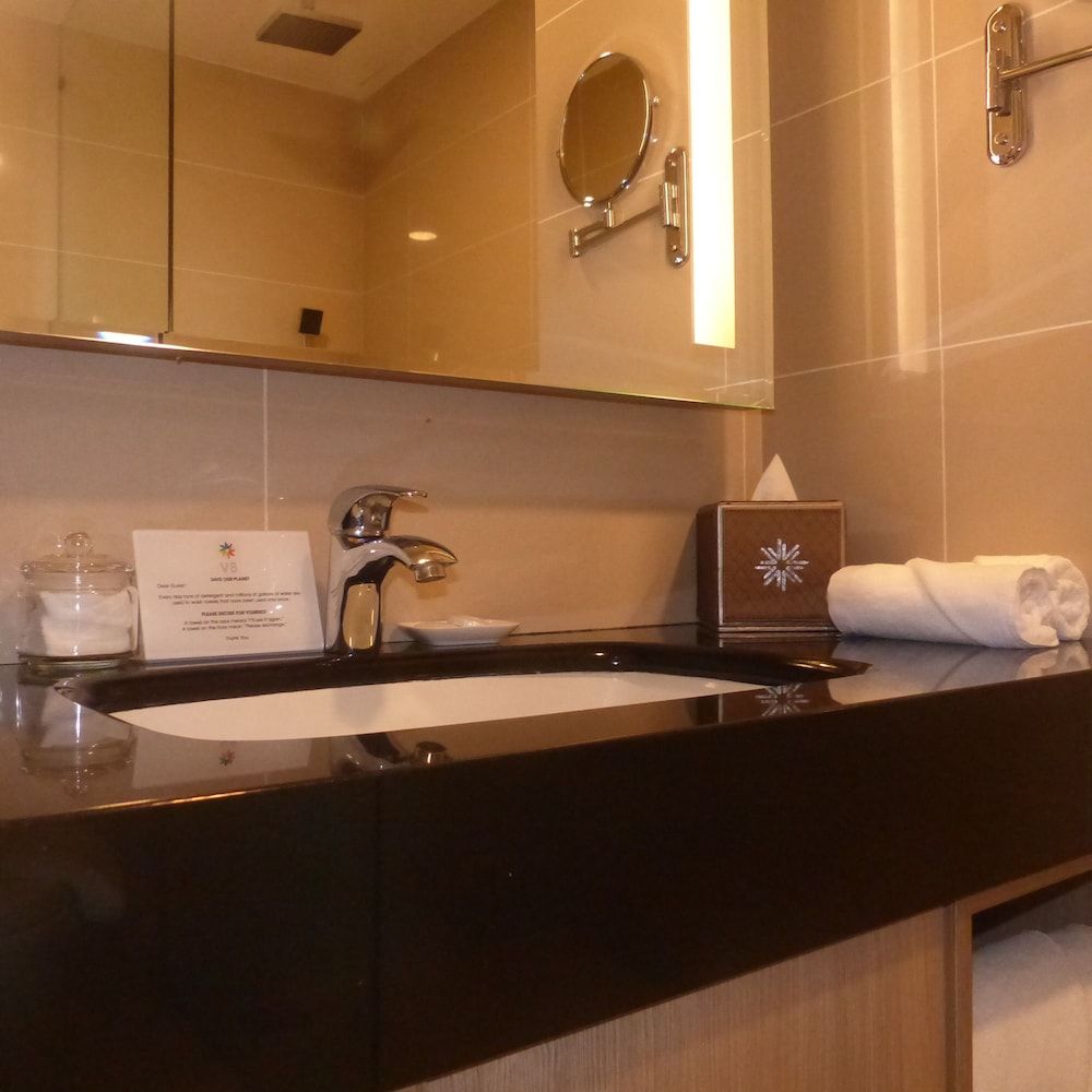 undefined V8 Hotel 7