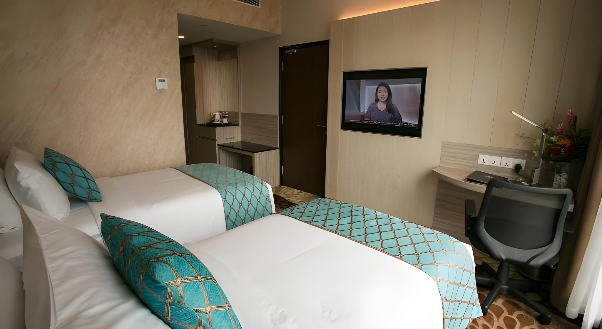 undefined V8 Hotel 4