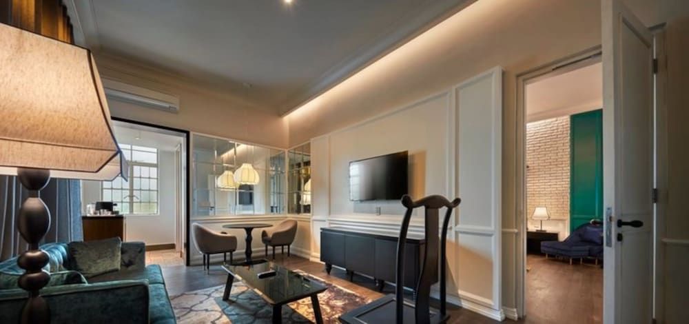 undefined The Edison George Town 9