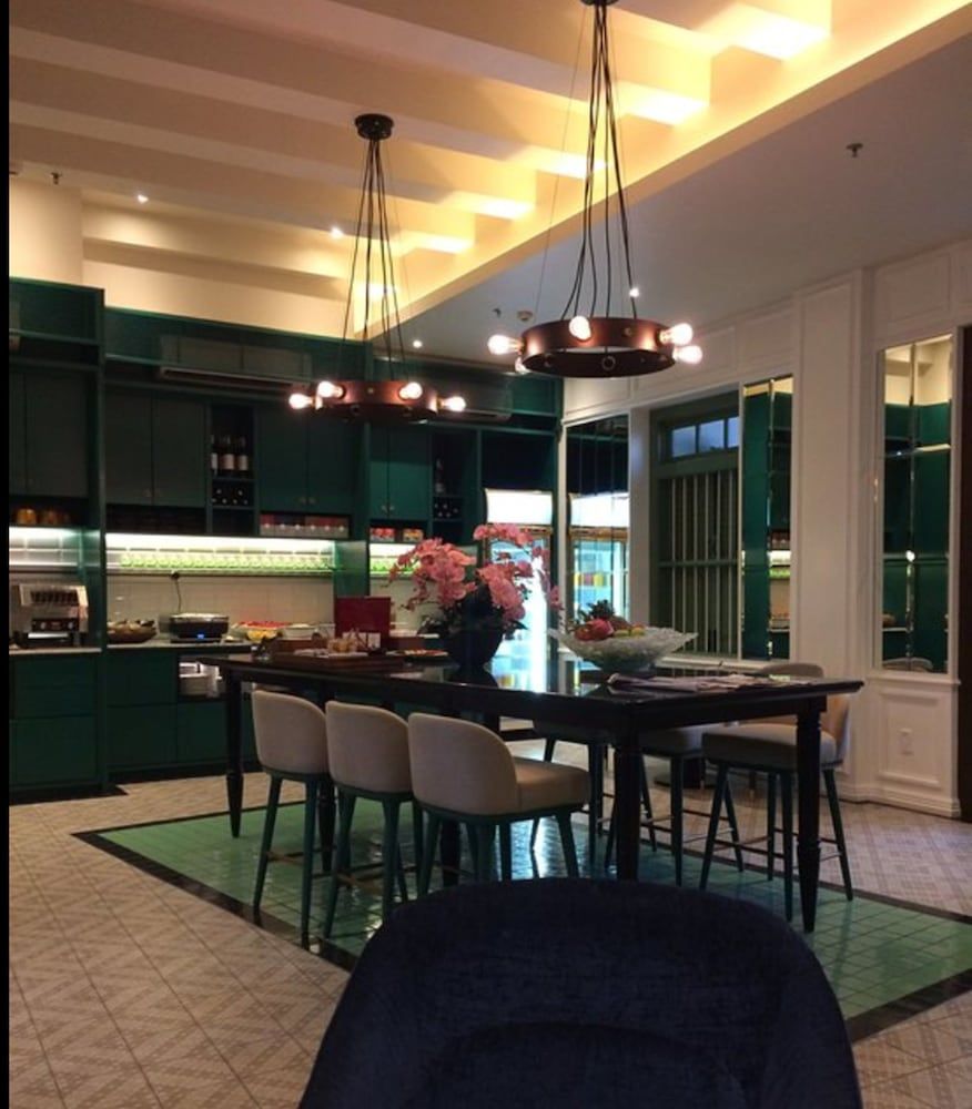 undefined The Edison George Town 10