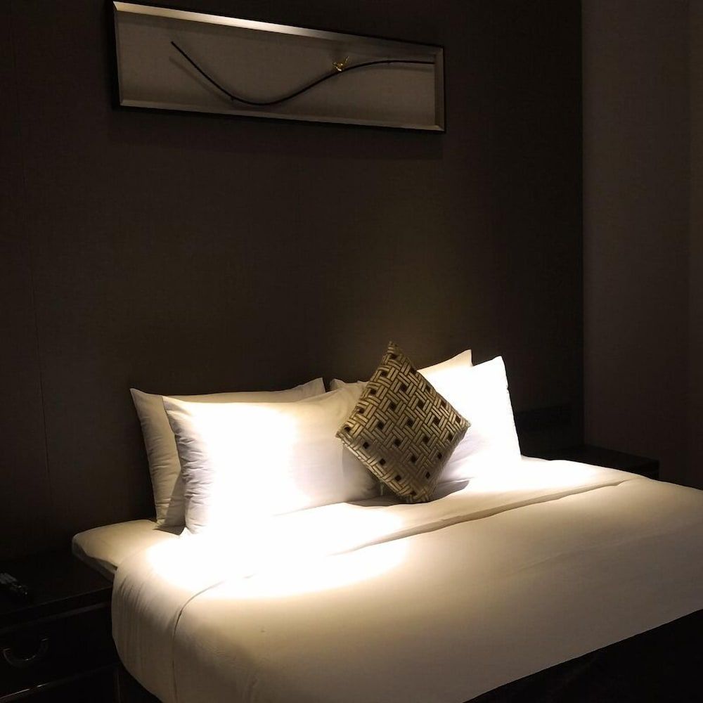 Geno Hotel CEO Suite 4