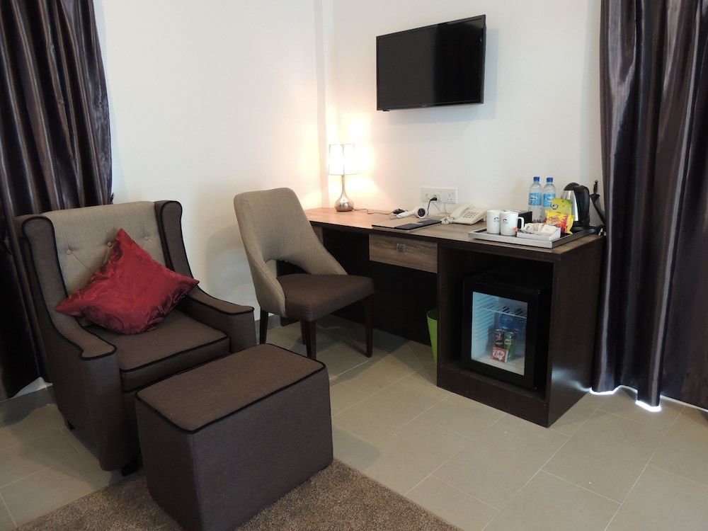 Royal Agate Beach Resort Family Deluxe Room 9