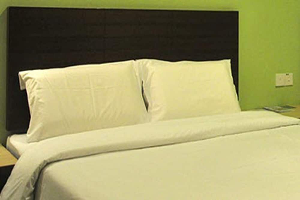 undefined Golden Bay Hotel 5