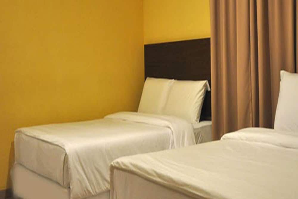 undefined Golden Bay Hotel 4