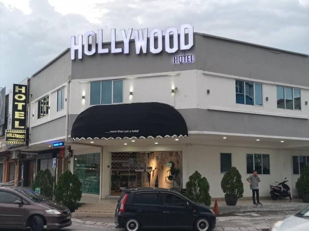 undefined Hollywood Hotel 3