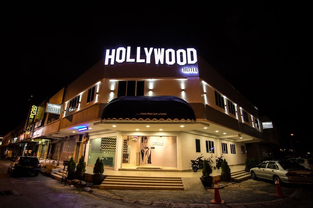 undefined Hollywood Hotel 2