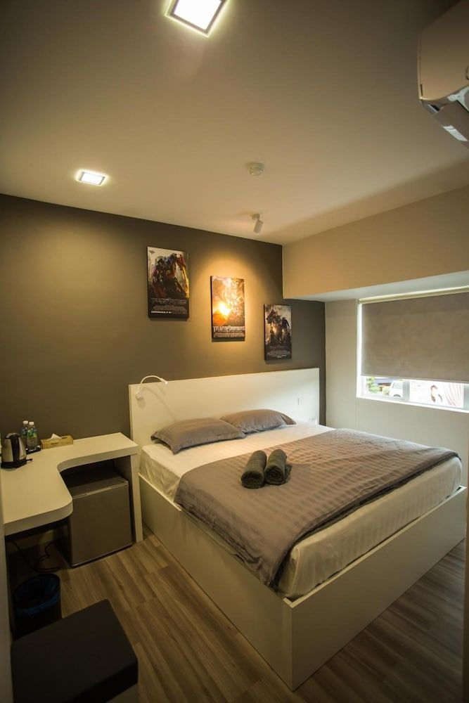 undefined Hollywood Hotel 7