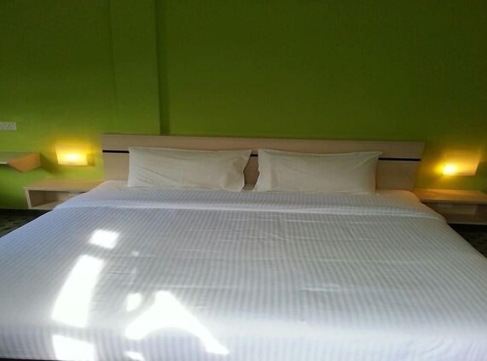 Merlin Hotel Studio, 1 King Bed 3