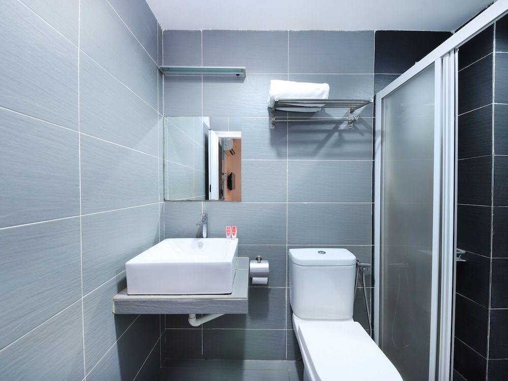 Hotel O Link Inn Standard Twin Room 4