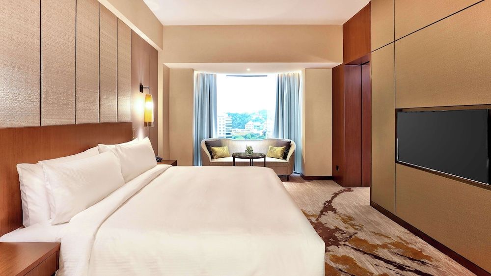 Suite, 1 King Bed, Business Lounge Access