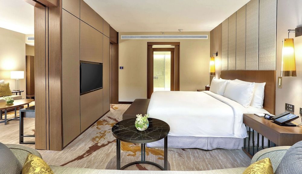Executive Suite, 1 King Bed, Business Lounge Access
