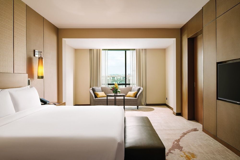 Executive Suite, 1 King Bed, Business Lounge Access