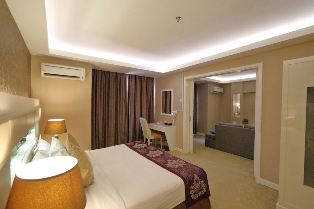 The Guest Hotel & Spa Executive Suite, 1 King Bed with Sofa bed 2