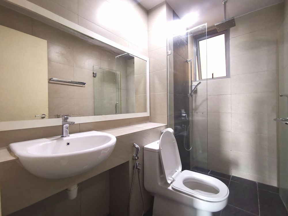 Sunset Seaview Vacation Condos City Centre @ IMAGO Shopping Mall Superior Apartment, 3 Bedrooms, Balcony, City View 6