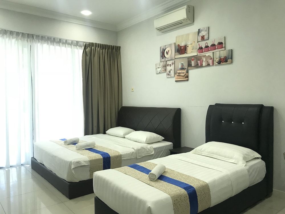 Sunset Seaview Vacation Condos City Centre @ IMAGO Shopping Mall Deluxe Studio Suite, Multiple Beds, Balcony, Garden View 4