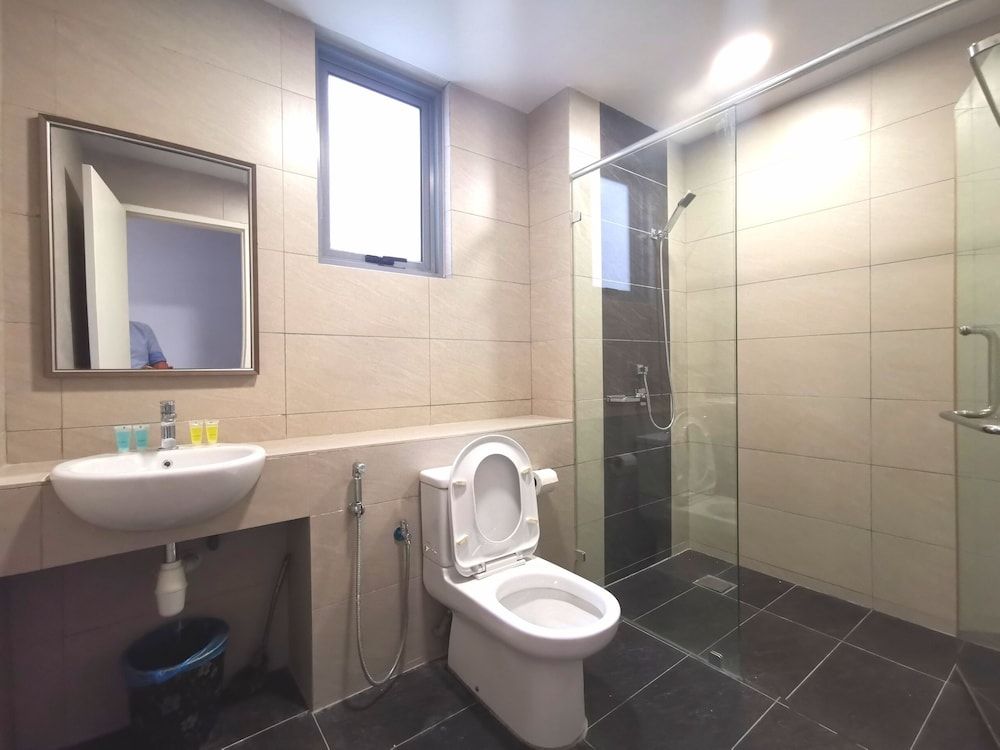 Sunset Seaview Vacation Condos City Centre @ IMAGO Shopping Mall Design Apartment, 4 Bedrooms, Partial Sea View 11