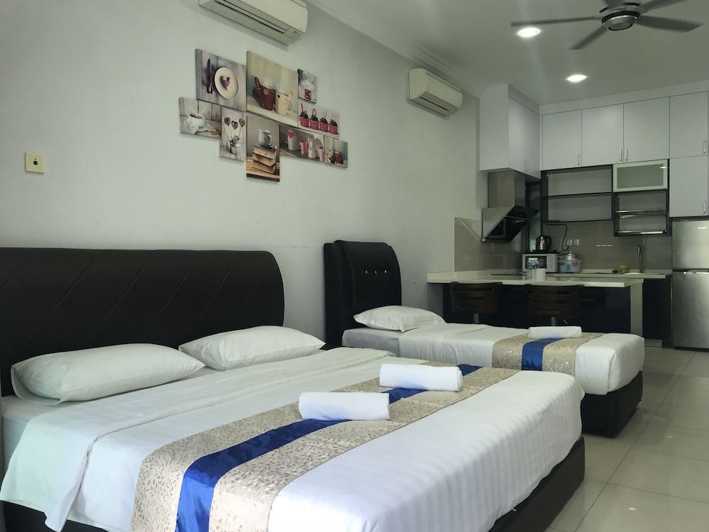 Sunset Seaview Vacation Condos City Centre @ IMAGO Shopping Mall Deluxe Studio Suite, Multiple Beds, Balcony, Garden View 3