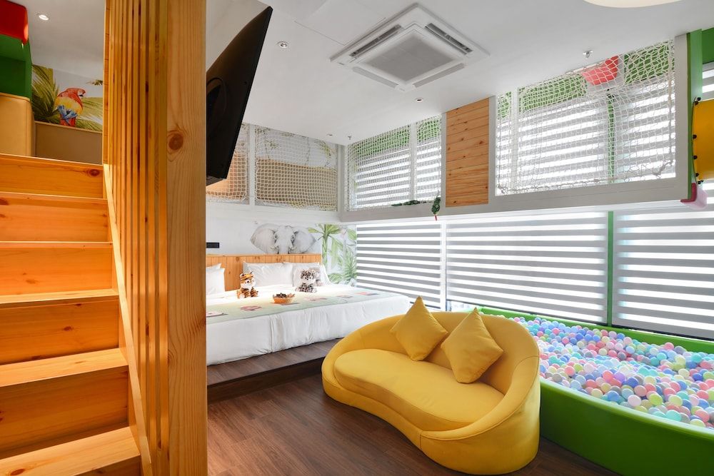 undefined The Granite Luxury Hotel 9