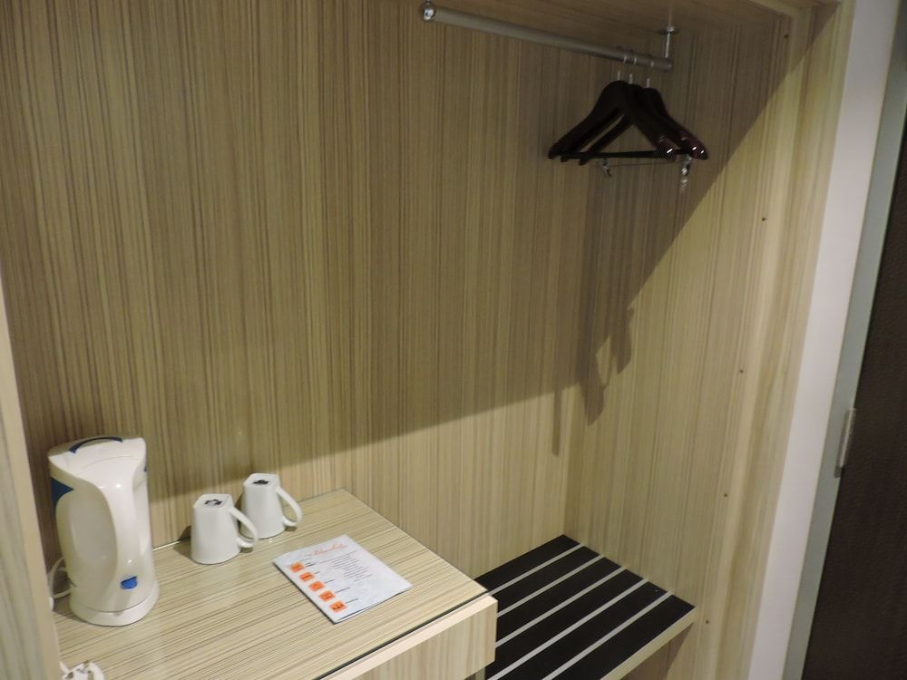 The Blanket Hotel Deluxe Room (Queen) 8