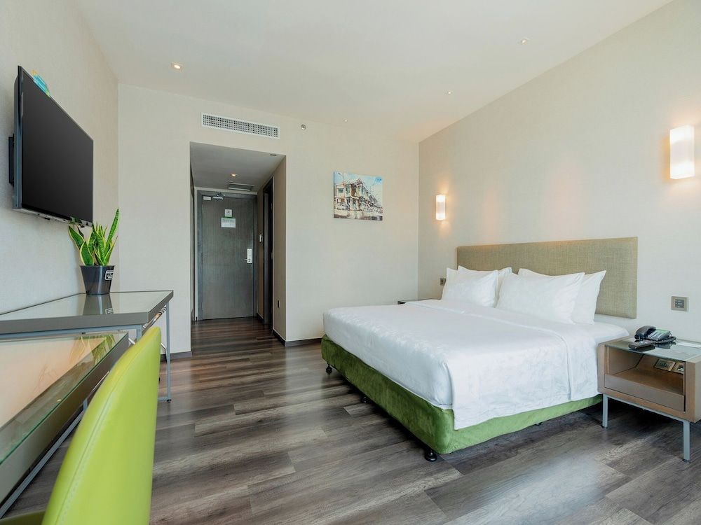 Olive Tree Hotel Deluxe Room (bedding subject to availability) 2