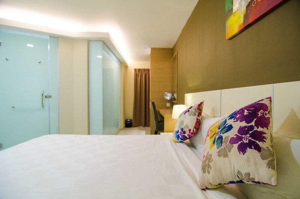 Deluxe Queen Room