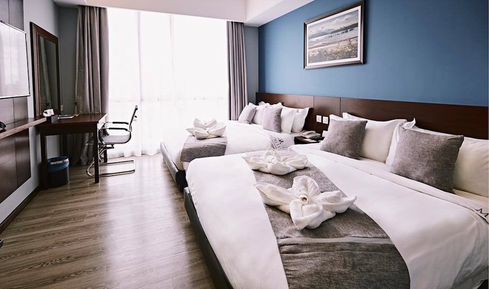 Meritin Hotel Family Room, 2 Queen Beds 3