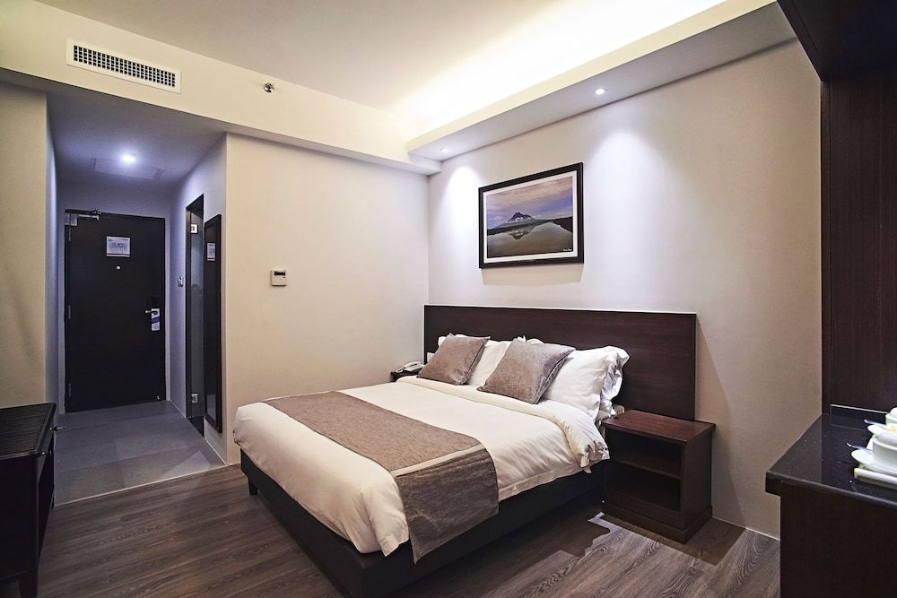 Meritin Hotel Standard Double Room, 1 Queen Bed (No Window) 2