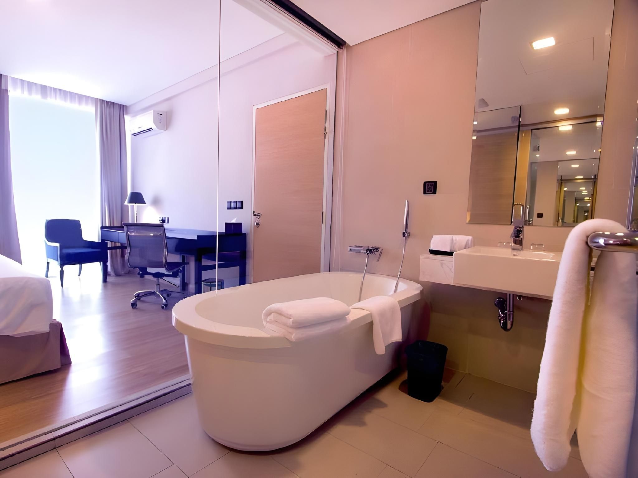 Premier Suite with Bathtub