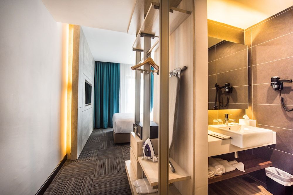 undefined The Smith House 10