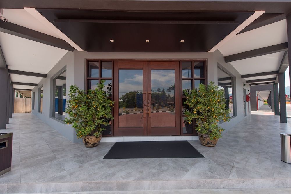 undefined The Smith House 3