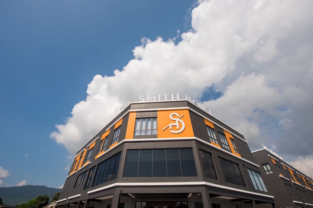 undefined The Smith House 2