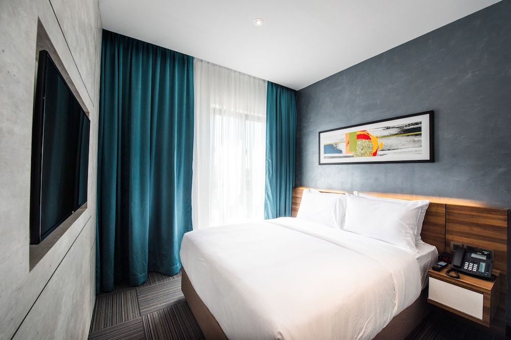 undefined The Smith House 9