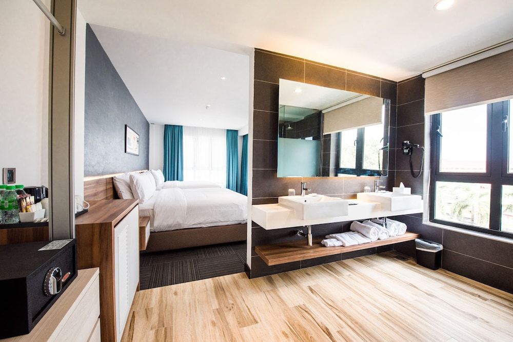 undefined The Smith House 4