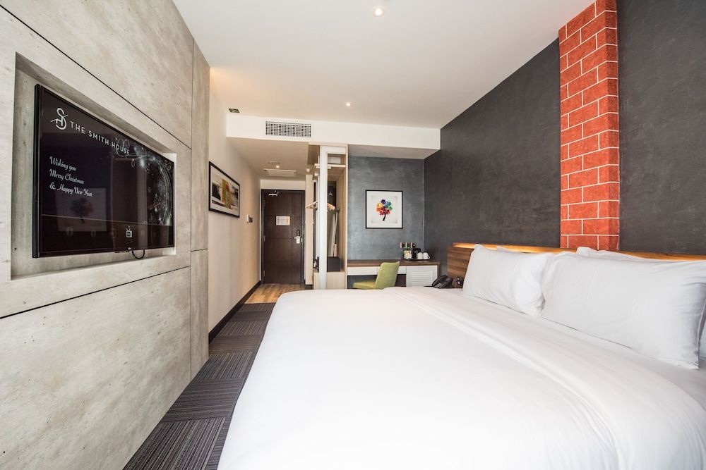 The Smith House Artist King Room 2