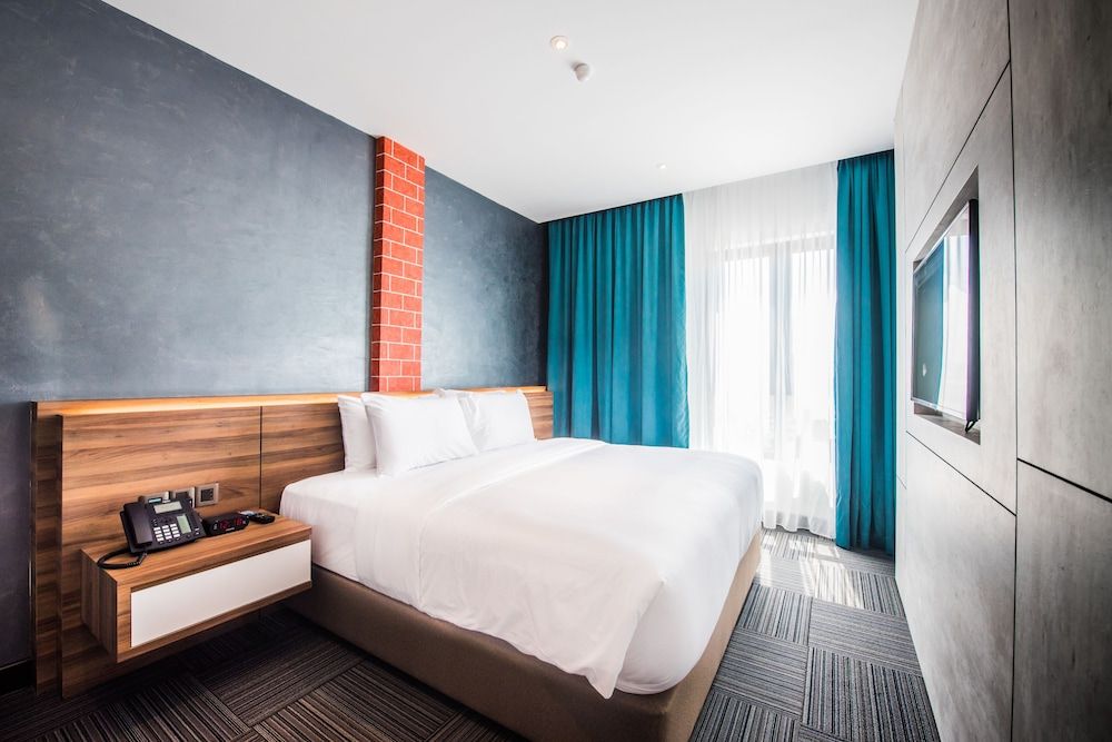 undefined The Smith House 3