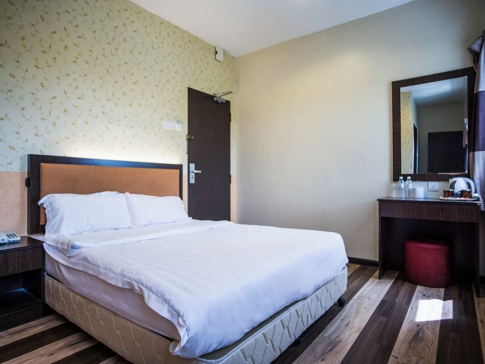 Standard Queen Room
