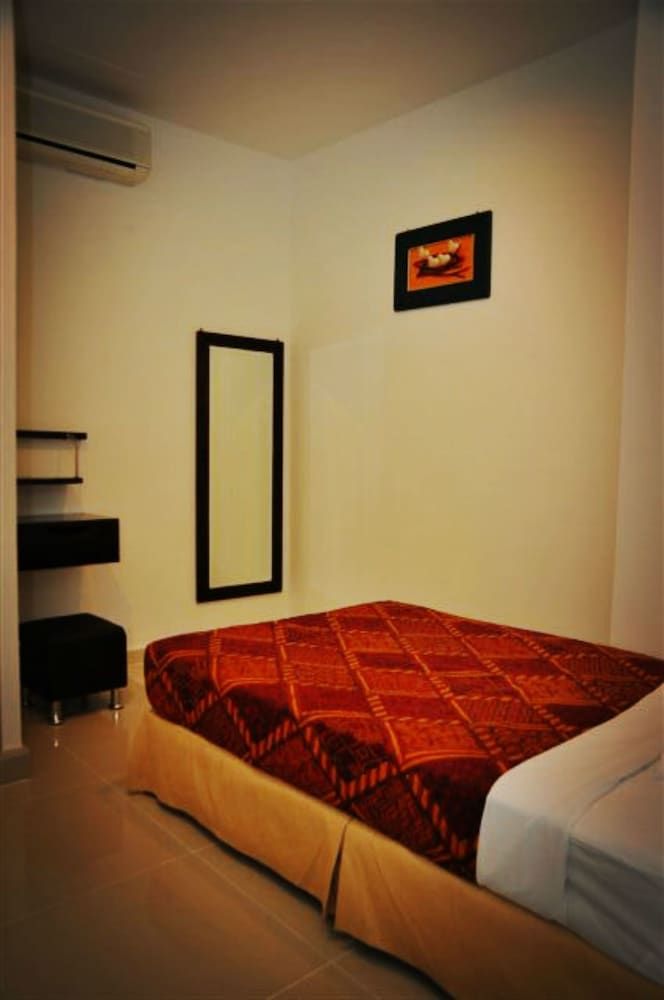 Old Budget Hotel Single Deluxe 2