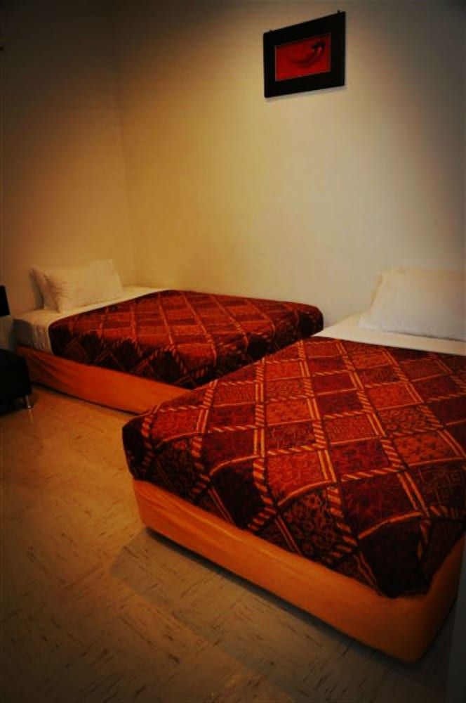 Old Budget Hotel Twin Deluxe 2