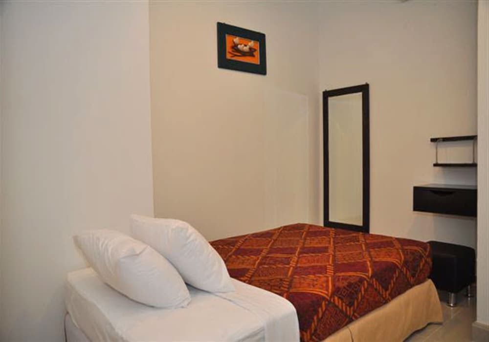 undefined Old Budget Hotel 4
