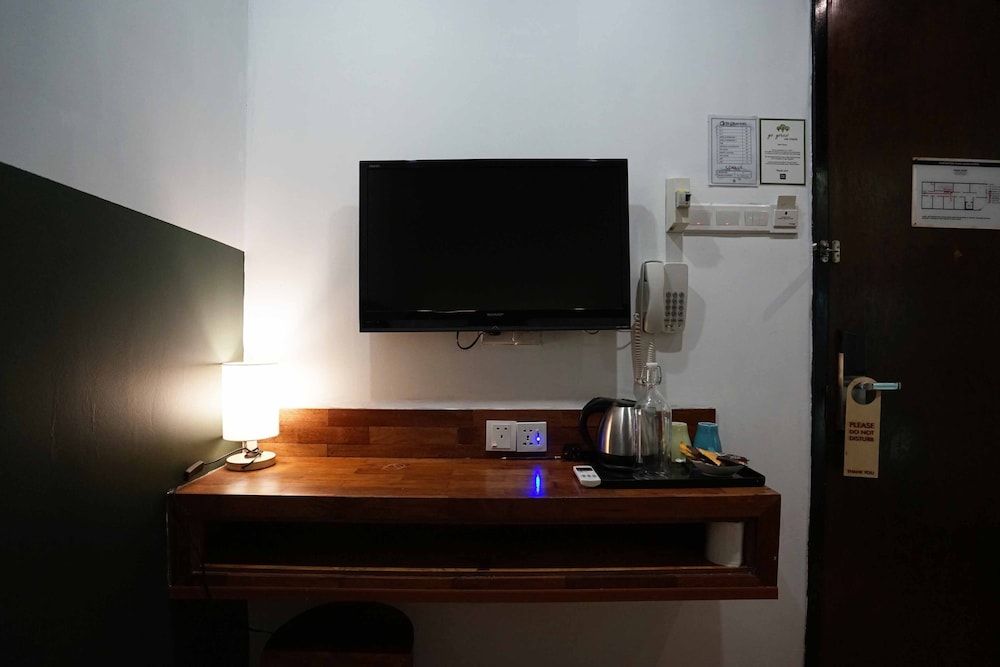 CHAOS BOUTIQUE HOTEL Standard Room, 1 Queen Bed, No Windows 4