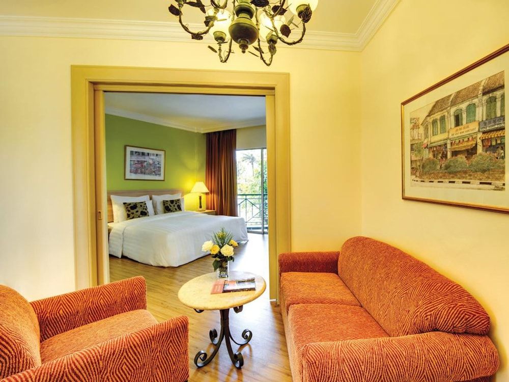 The Qamar Paka Executive Suite 2