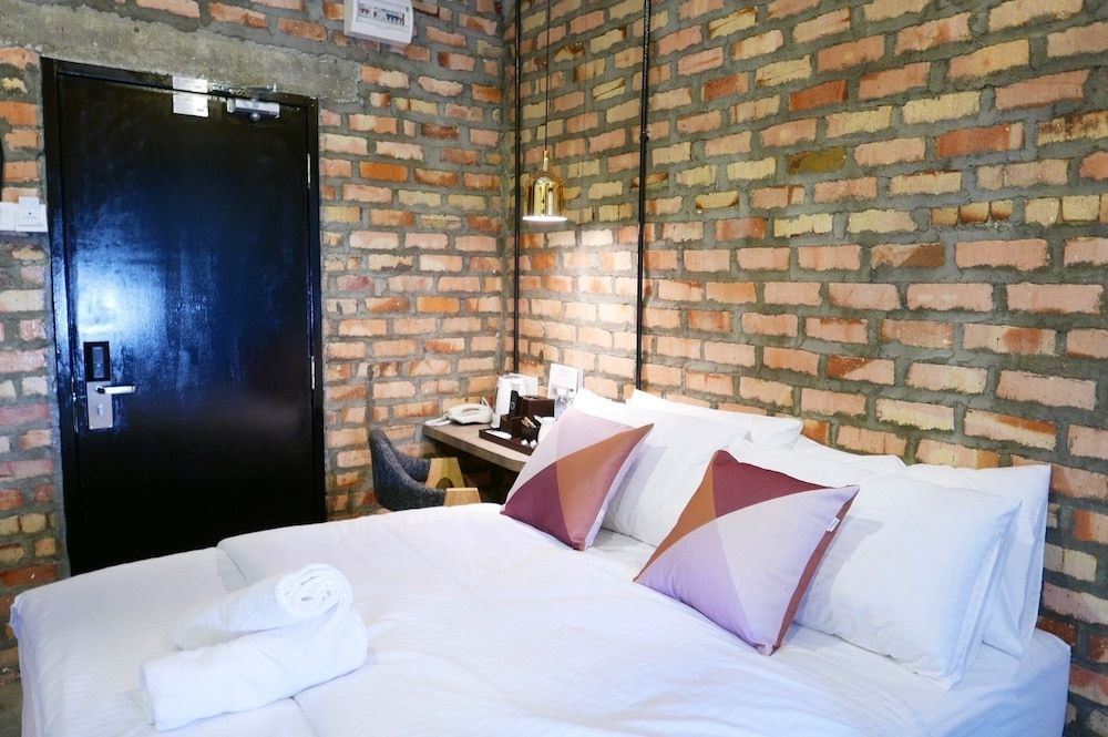 undefined MIL Design Hotel 7